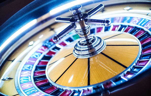 jaguar77 Speed Roulette live studio with professional dealer and roulette wheel